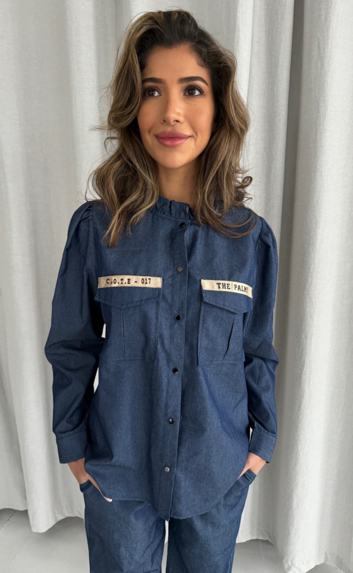Bluse   Mili Patch Chambre   Denim Blue fra Continue