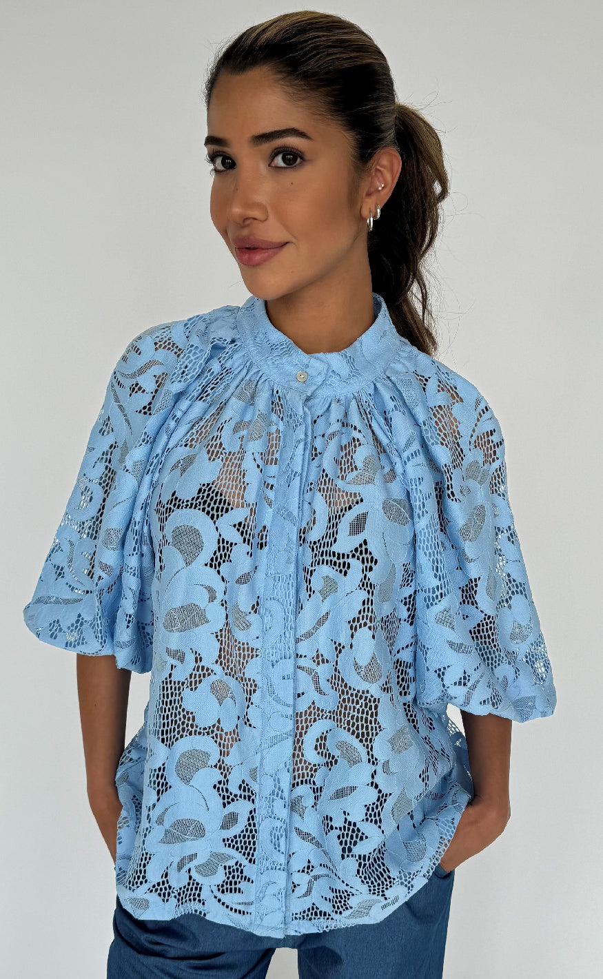 Bluse   Sia Big Lace   Sky Blue fra Continue