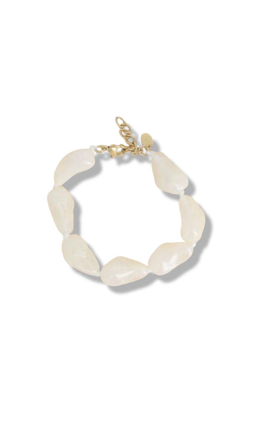 Armbånd   Nanna Pearl   Beige fra Smykkeli Copenhagen
